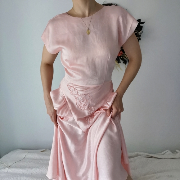 Medium vintage pink satin cocktail dress, women's retro evening wear - Picture 9 of 10